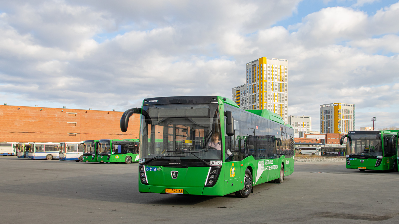 Свердловская область, НефАЗ-5299-40-57 (CNG) № 323 Свердловская область, НефАЗ-5299-40-57 (CNG) № 323
