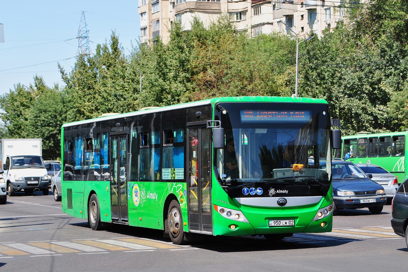 Алматы, Yutong ZK6118HGA (СарыаркаАвтоПром) № 950 LW 02