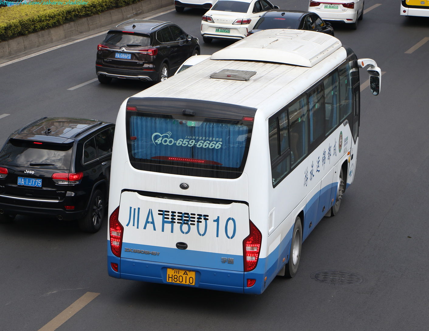 Китай, Yutong ZK6906H5Y № 川A H8010