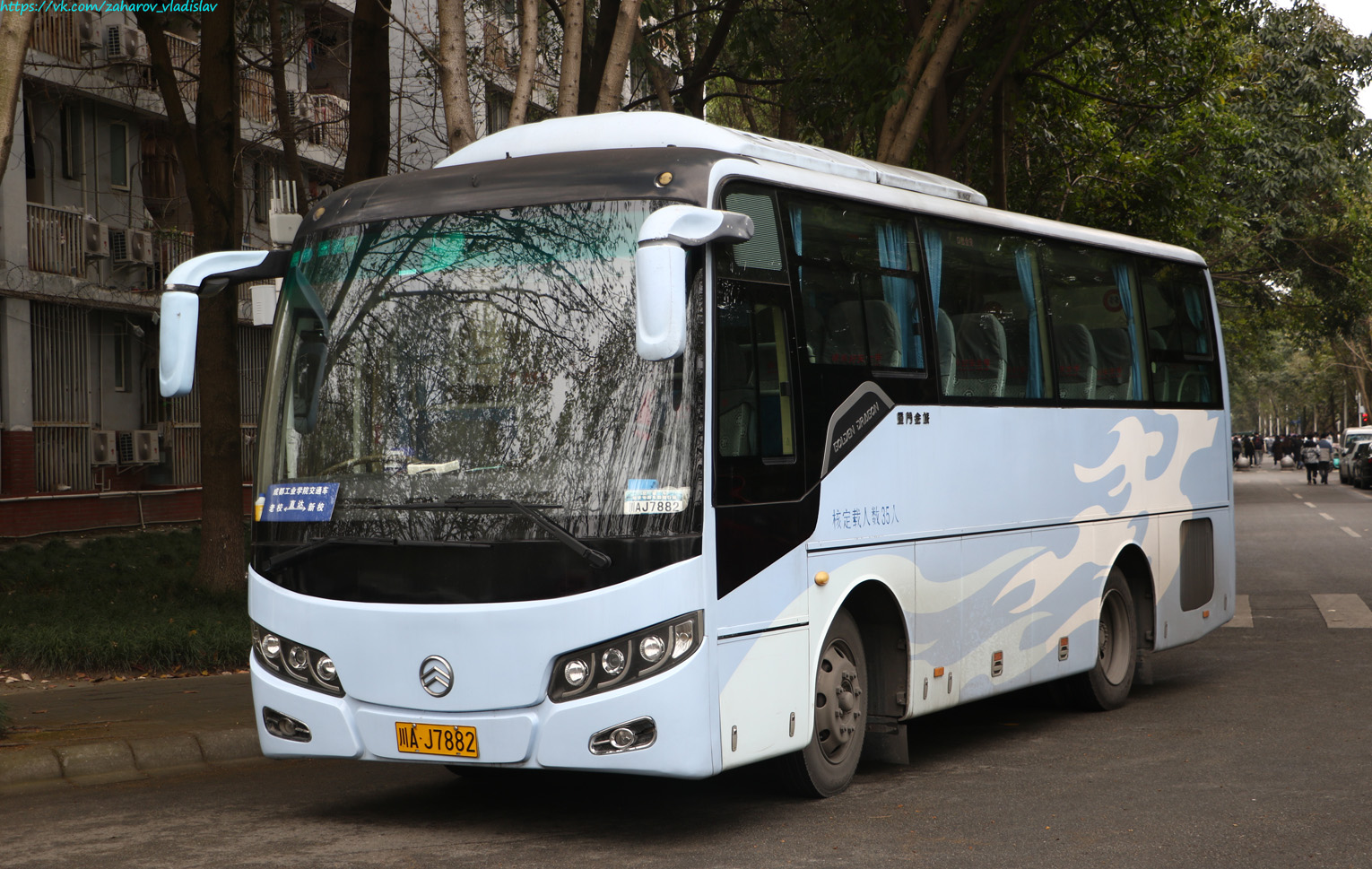 Китай, Golden Dragon XML6807J23 № 川A J7882