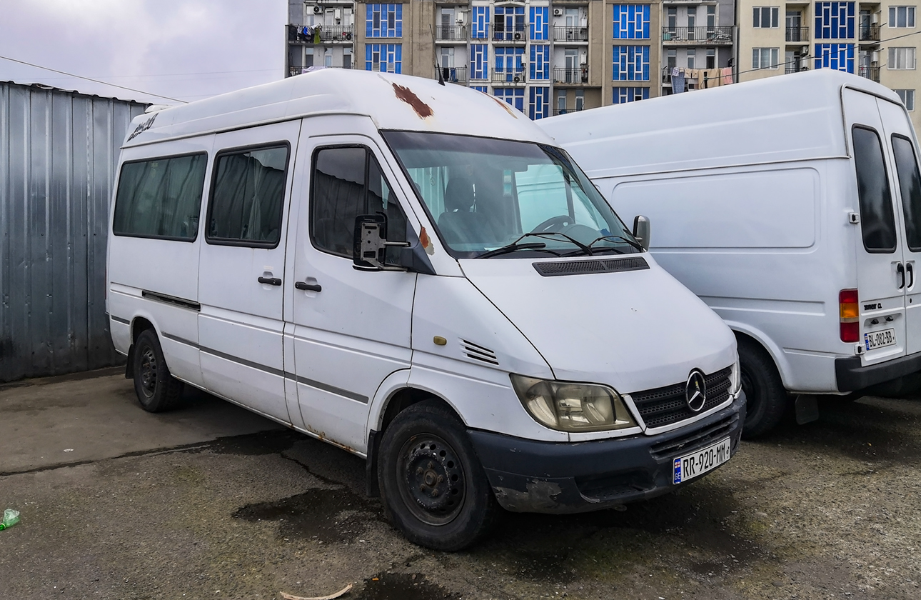 Грузия, Mercedes-Benz Sprinter W901/W902 208CDI № RR-920-MM