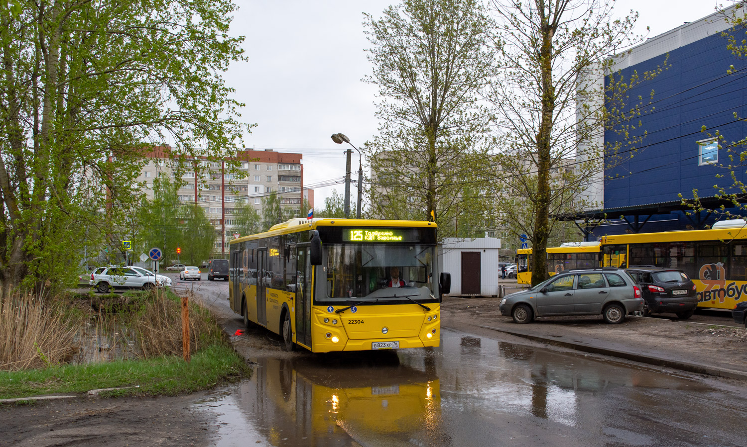 Кдп заволжье ярославль. Кдп заволжье ярославль. Автобус 112 ярославль. Автостанция заволжье. Ярославль первомайская улица лиаз 5256.