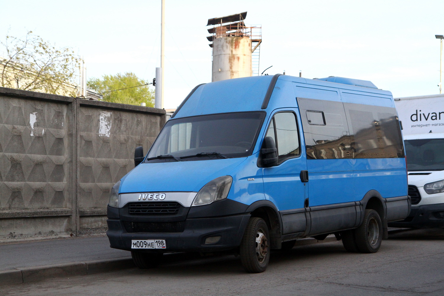 Санкт-Петербург, Нижегородец-2227UU (IVECO Daily) № М 009 НЕ 198