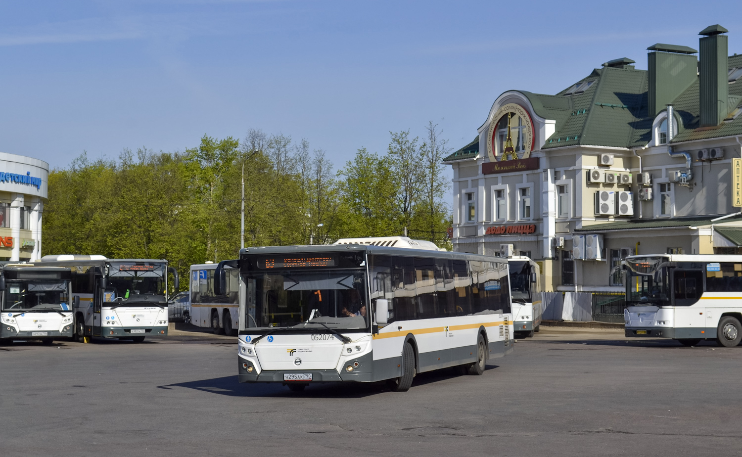 Московская область, ЛиАЗ-5292.65-03 № 093052; Московская область, ГолАЗ-622810-10 № 107296