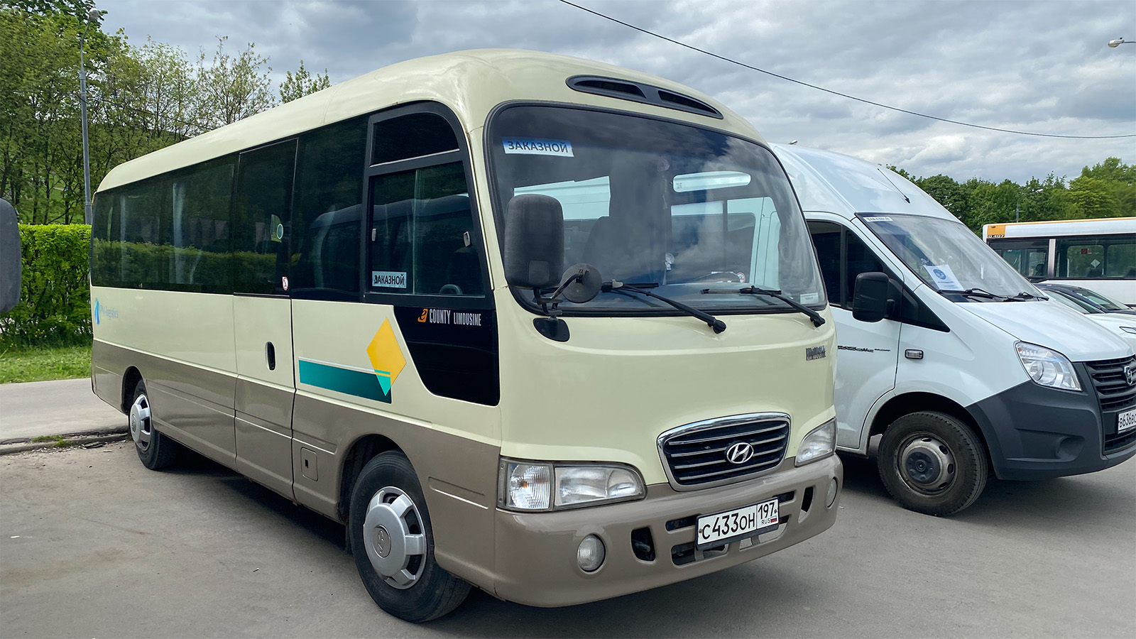 Москва, Hyundai County Deluxe № С 433 ОН 197; Москва, ГАЗ-A65R52 Next № В 636 ВС 797