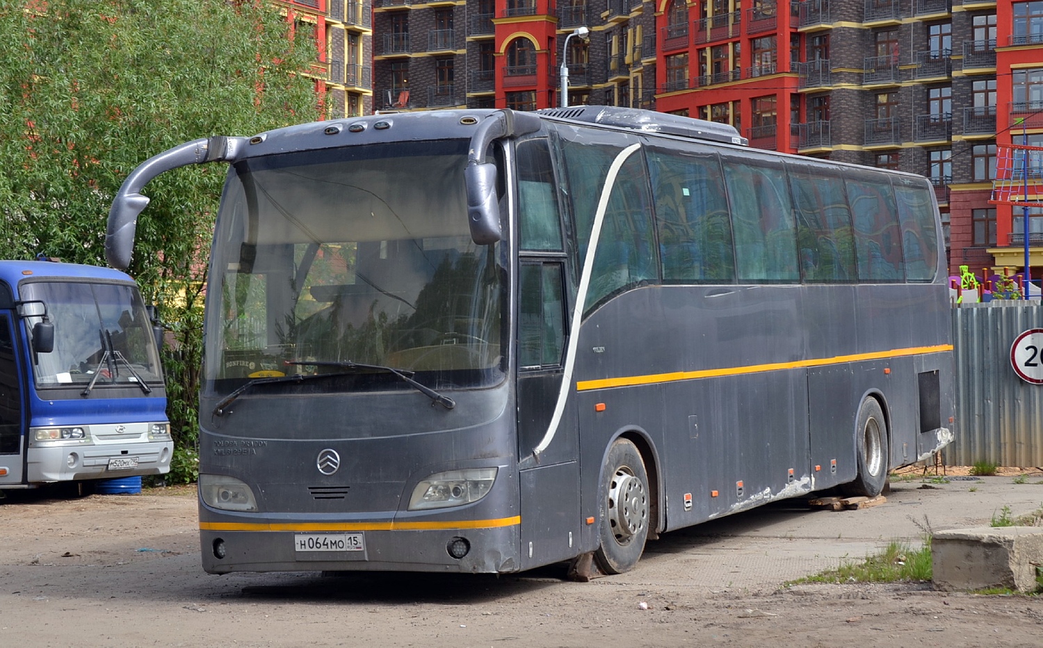 Северная Осетия, Golden Dragon XML6129E1A Grand Cruiser № Н 064 МО 15