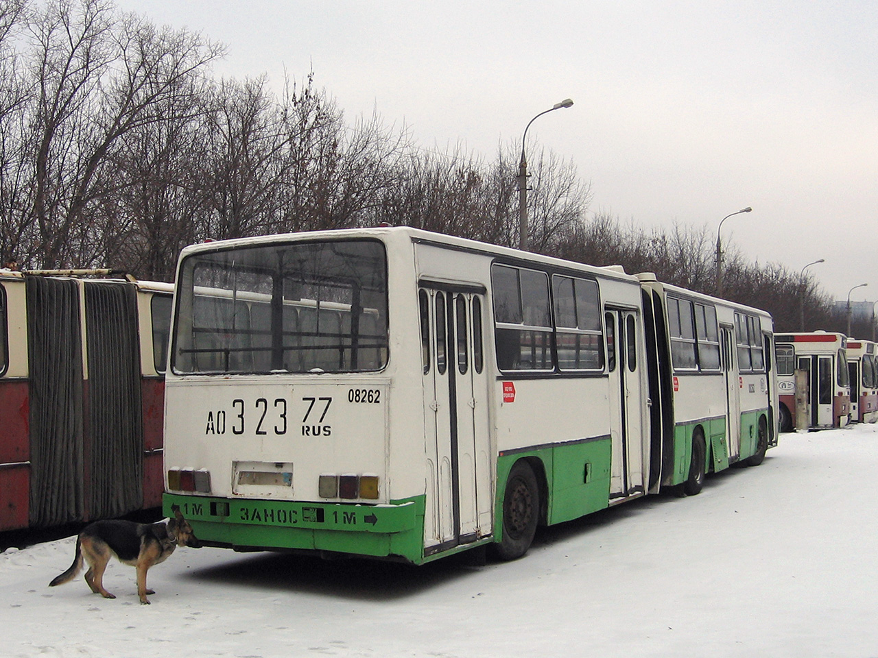 Москва, Sanos S200 № 08696; Москва, Ikarus 280.33M № 08262