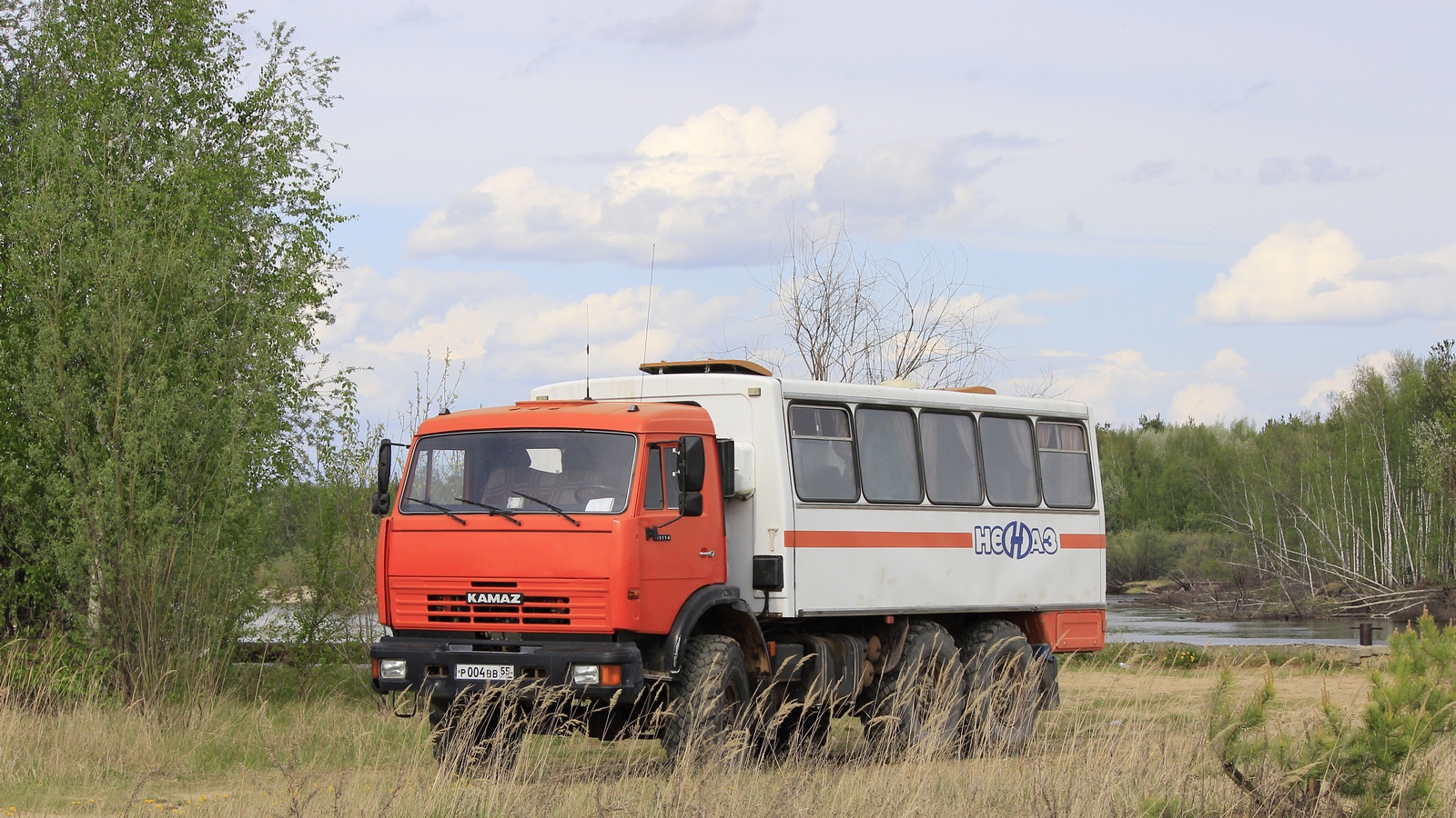 Омская область, НефАЗ-4208-11-13 № Р 004 ВВ 55