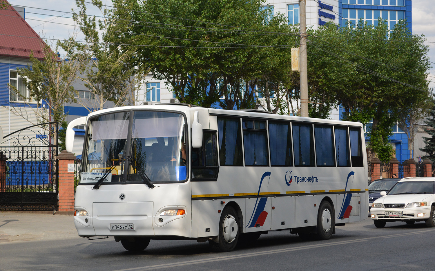 Тюменская область, КАвЗ-4238-42 № Р 145 УМ 72