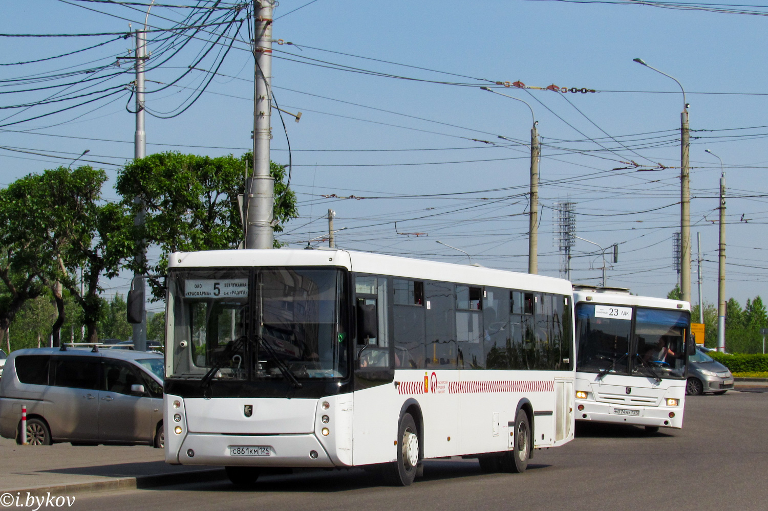 23 автобус красноярск. О249км124. Hyundai county deluxe. Паз-4234 комсомольск-на-амуре. Автобус нефаз 5299 в красноярске.