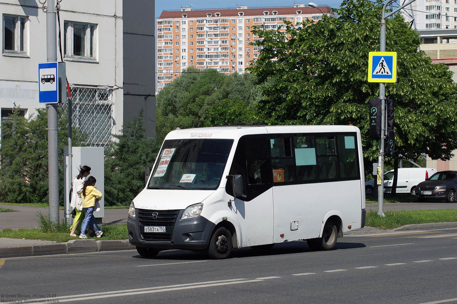 Станция метро бунинская аллея. Бунинская аллея торговый центр. Линия метро бирюлево остафьево. Бунинская аллея на карте. Автобус газ.