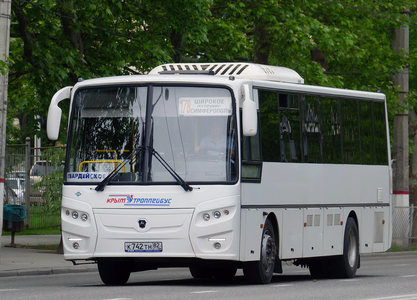 Республика Крым, КАвЗ-4238-82 № К 742 ТН 82