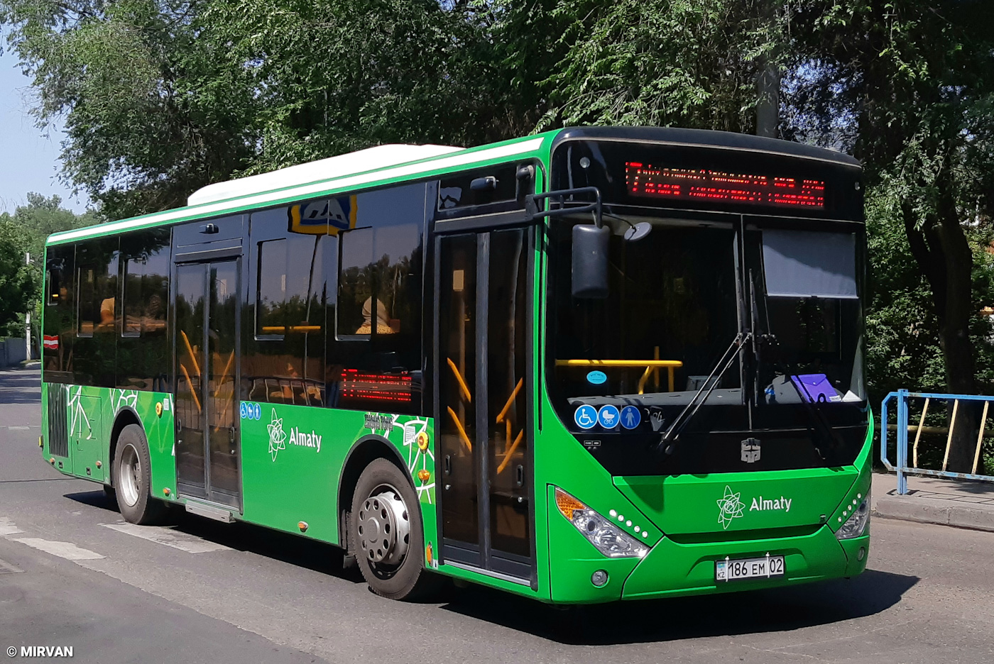 Алматы, Zhong Tong LCK6105HG № 186 EM 02