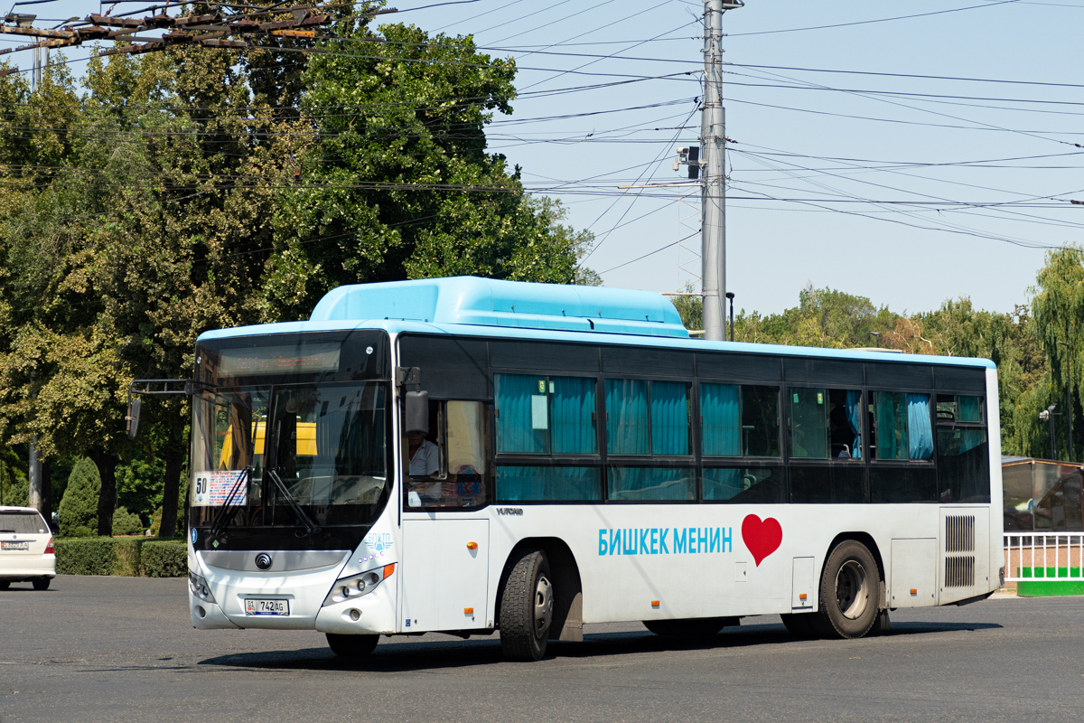 Кыргызстан, Yutong ZK6108HGH № 01 742 AG