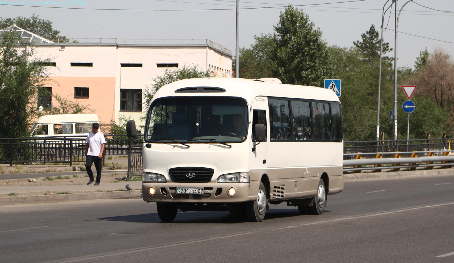 Алматы, Hyundai County Deluxe № 281 JOA 02