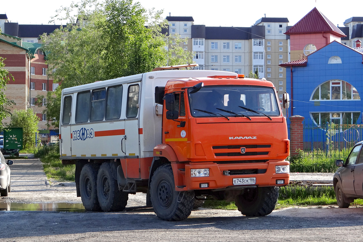Ханты-Мансийский АО, НефАЗ-4208-24 № Е 743 СК 186