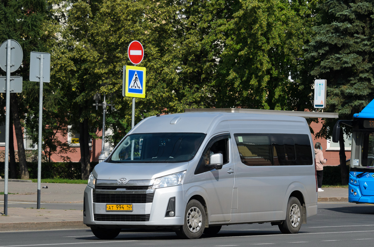 Кемеровская область - Кузбасс, Toyota HiAce GDH322L № АТ 994 42