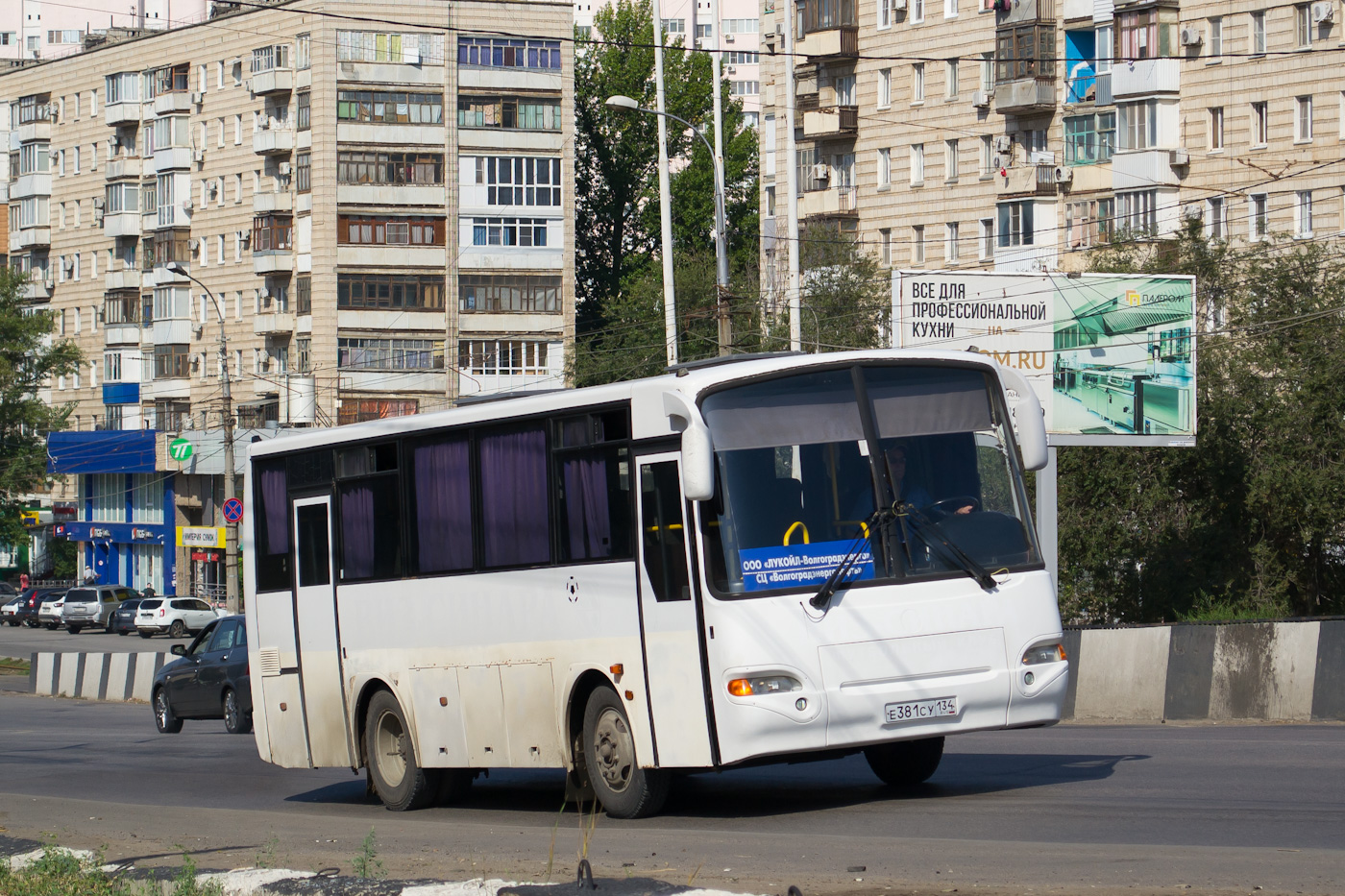 Волгоградская область, КАвЗ-4235-32 № Е 381 СУ 134