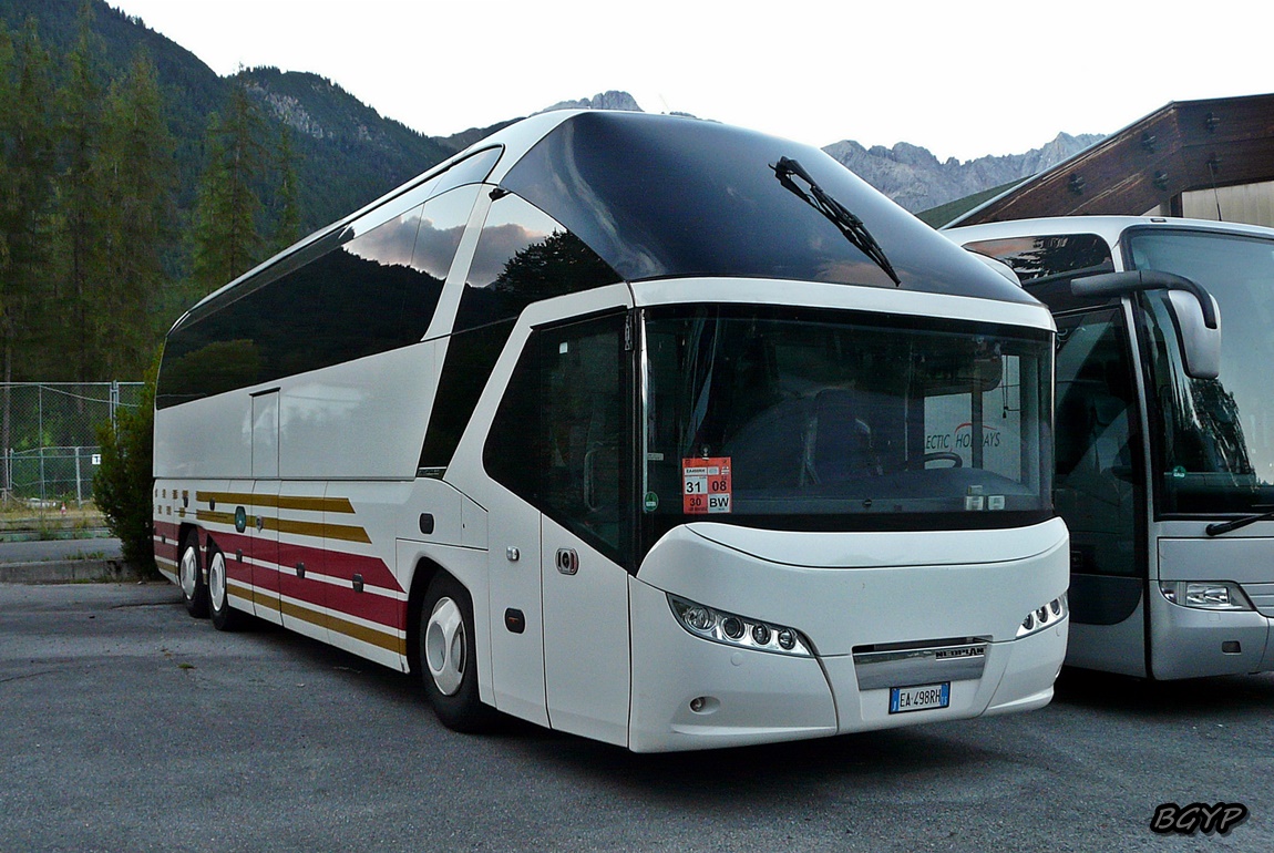 Italy, Neoplan P11 N5217/3SHD Starliner C Nr. EA 498RH