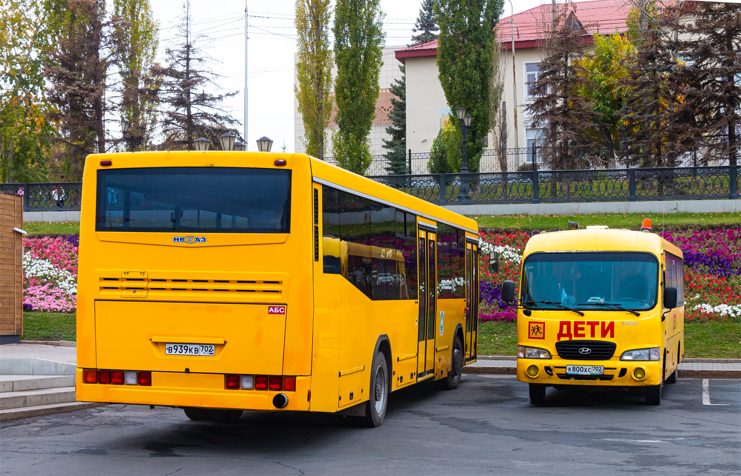Башкортостан, НефАЗ-5299-11-32 № В 939 КВ 702; Башкортостан, Hyundai County LWB C12 (ТагАЗ) № К 800 ХС 702