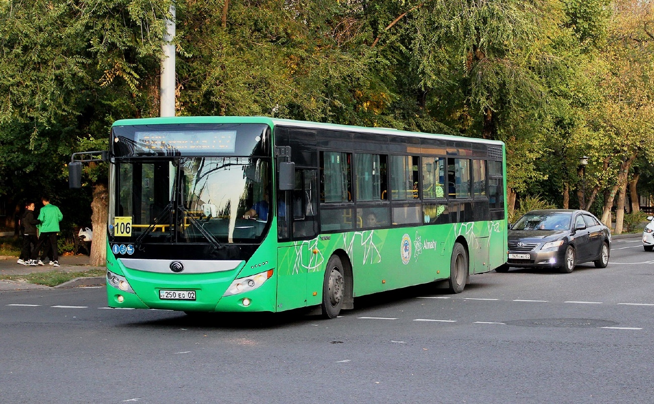 Алматы, Yutong ZK6118HGA № 250 EQ 02