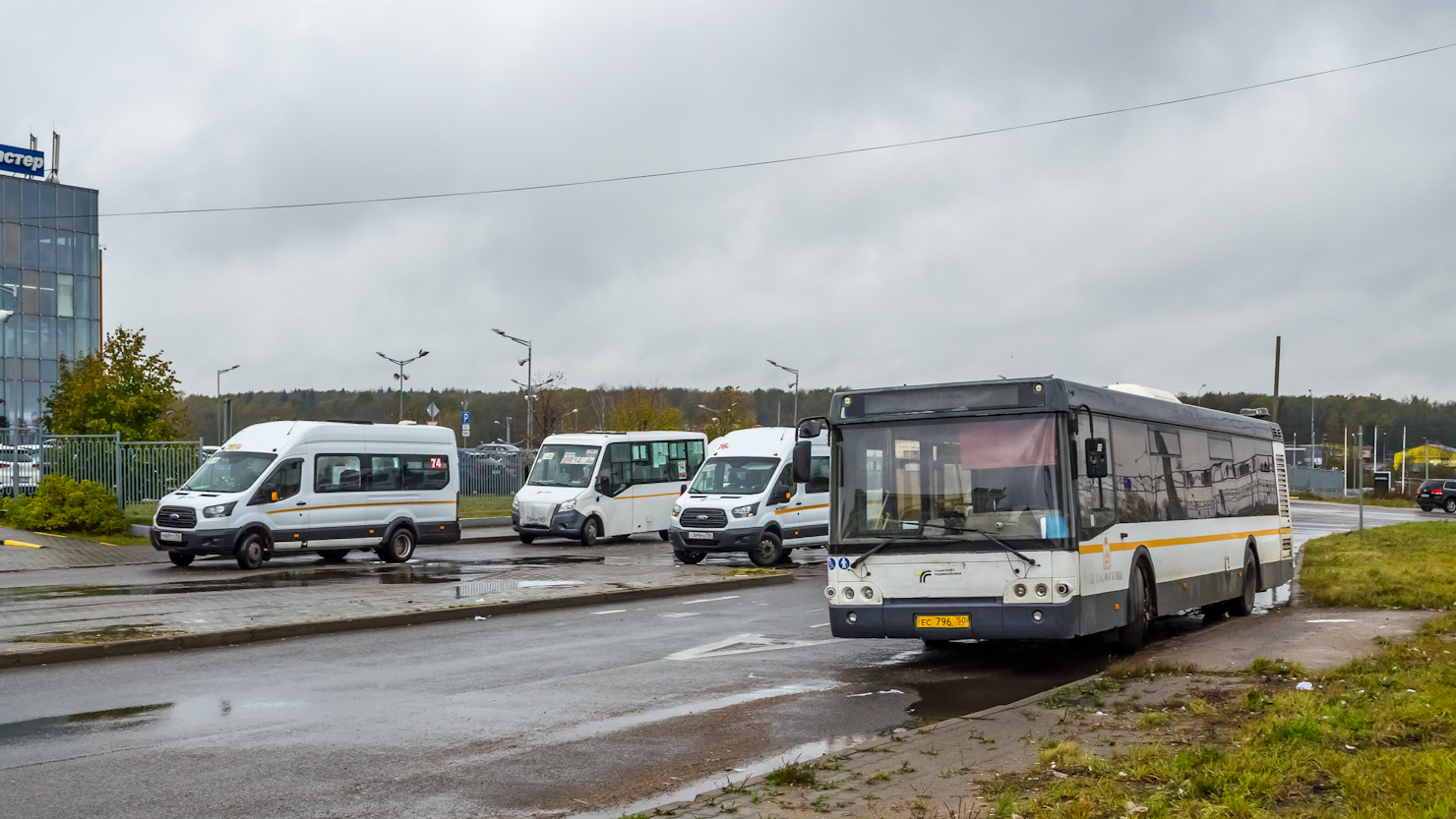 Moscow region, Ford Transit FBD [RUS] (Z6F.ESG.) # Н 469 ТТ 750; Moscow region, LiAZ-5292.60 # 107797