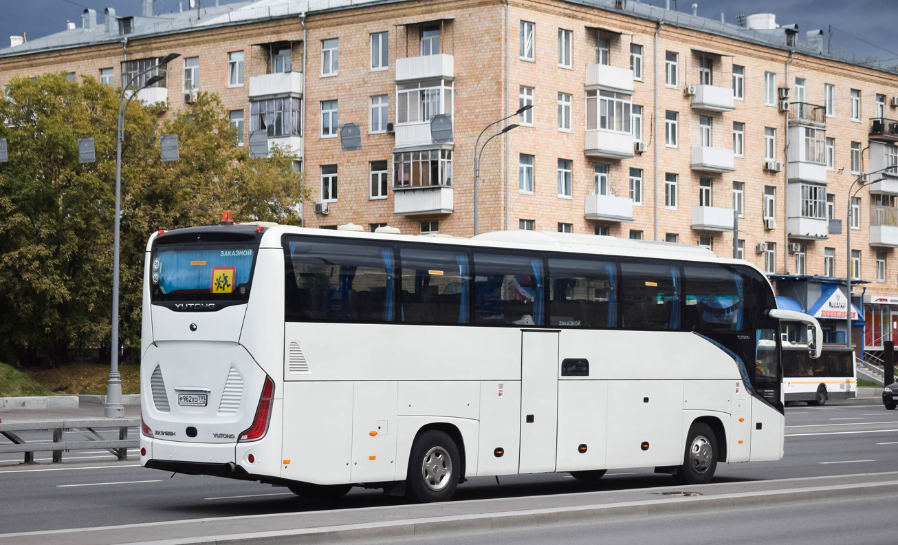 Москва, Yutong C12PRO (ZK6128H) № Р 962 ХО 799