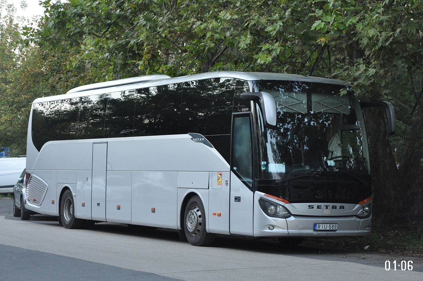 Maďarsko, Setra S516HD/2 č. RIU-589