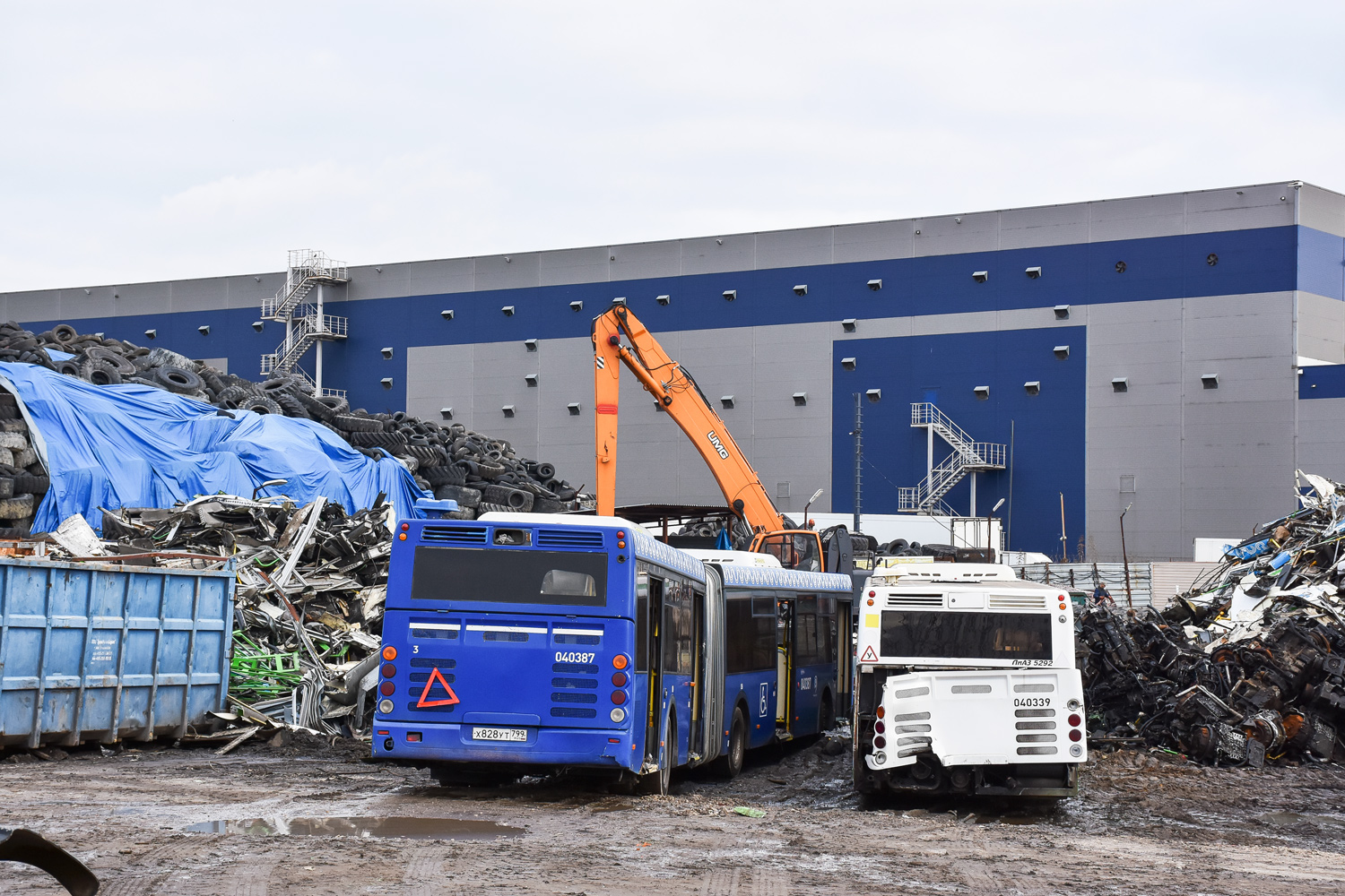 Москва, ЛиАЗ-6213.22 № 040387; Москва, ЛиАЗ-5292.22-01 № 040339