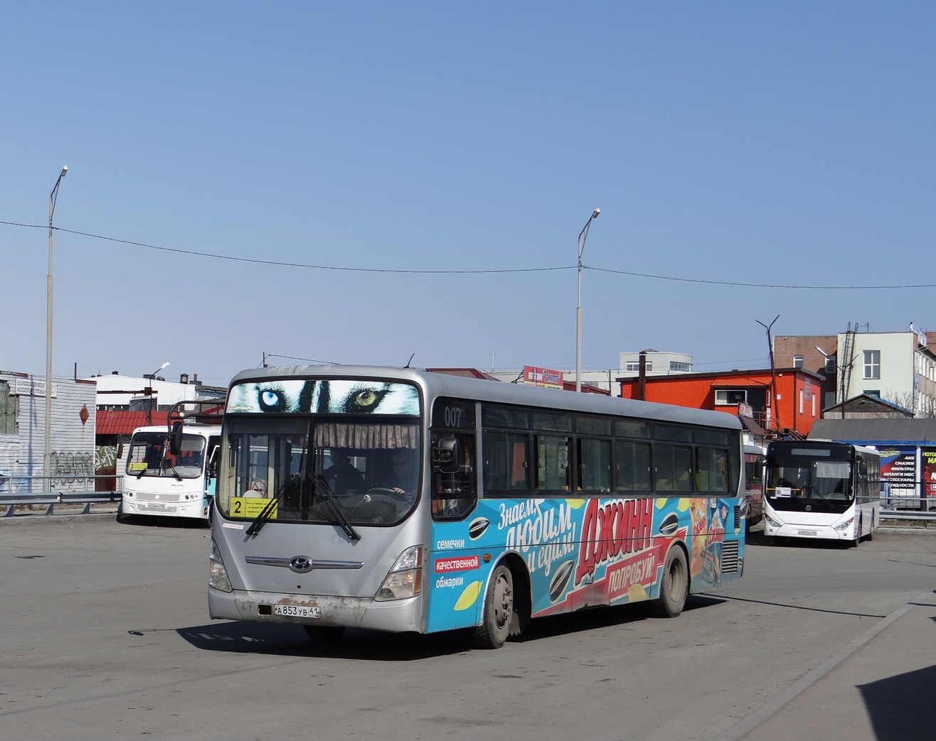 Камчатский край, Hyundai New Super AeroCity 1F/L № 007; Камчатский край, Zhong Tong LCK6105HG № 3172