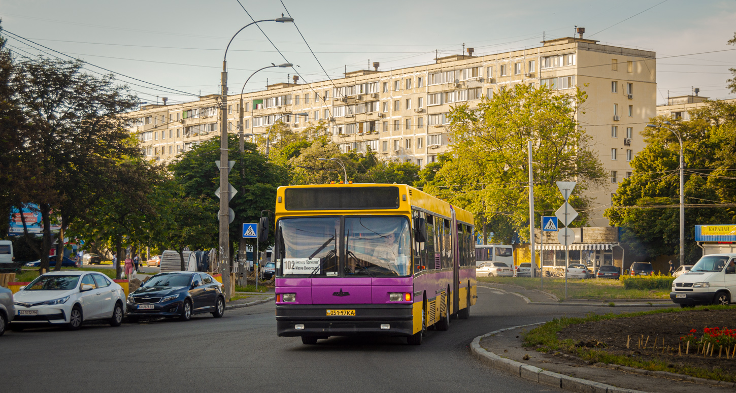 Киев, МАЗ-105.060 № 4698