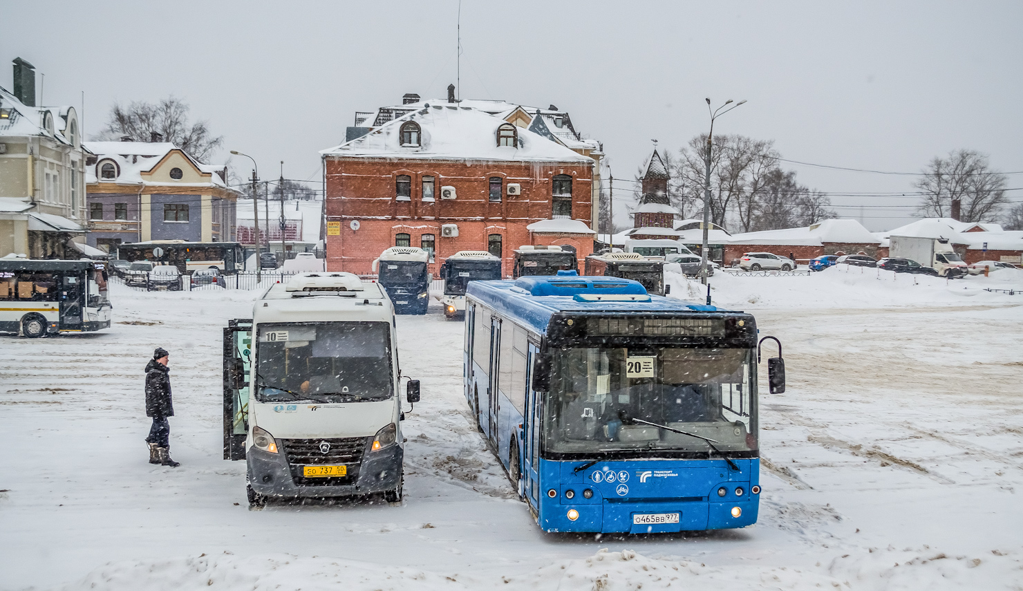 Маскоўская вобласць, ГАЗ-A64R42 Next № 107737; Маскоўская вобласць, ЛиАЗ-5292.22 (2-2-2) № 107465