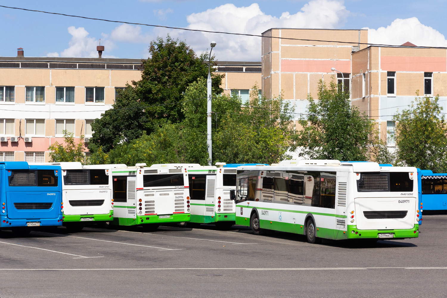 Москва, ЛиАЗ-5292.22 (2-2-2) № 040971; Москва — Автобусные вокзалы, станции и конечные остановки