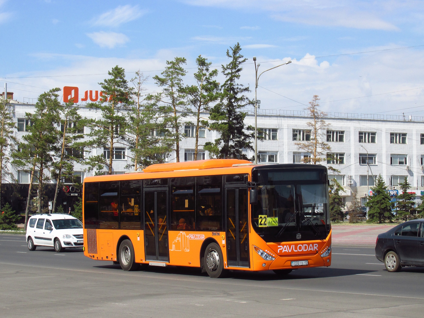 Павлодарская область, Zhong Tong LCK6105HG Fashion (СемАЗ) № 032 YS 13