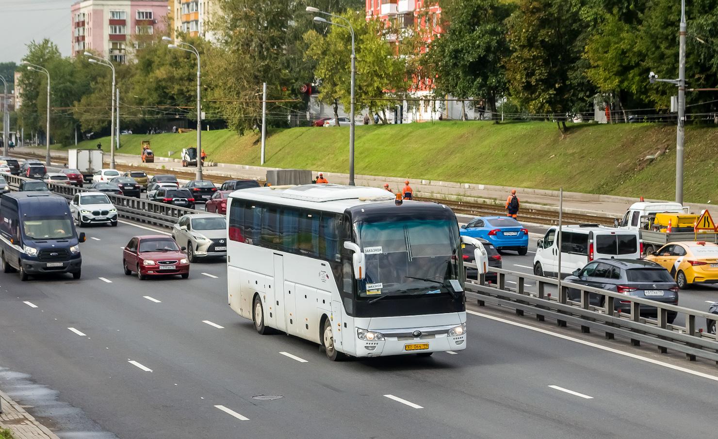Москва, Yutong ZK6122H9 № АО 064 99