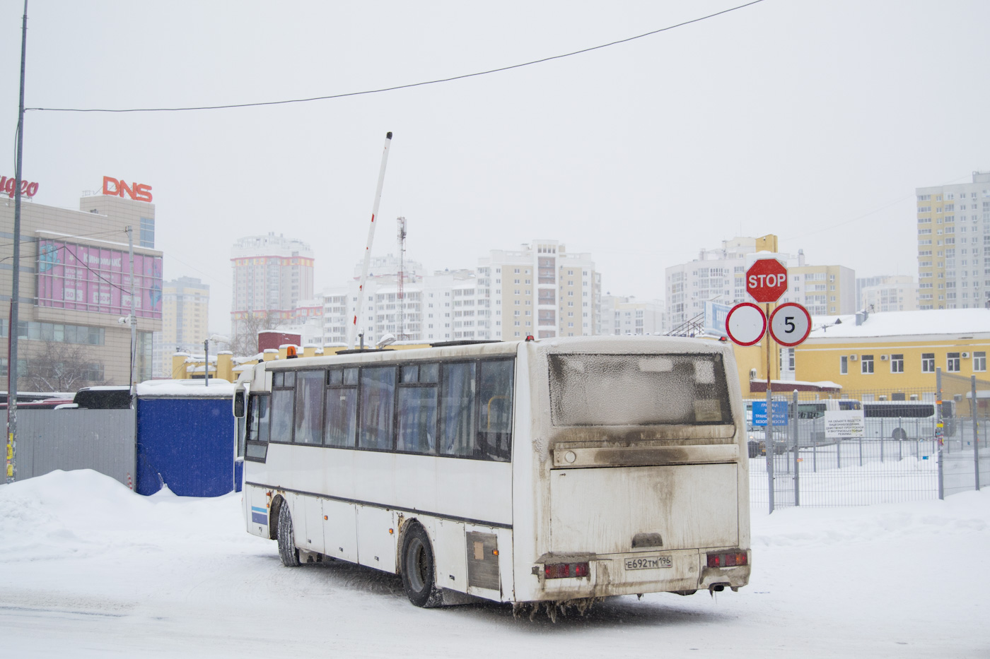 Свердловская область, КАвЗ-4238-42 № Е 692 ТМ 196