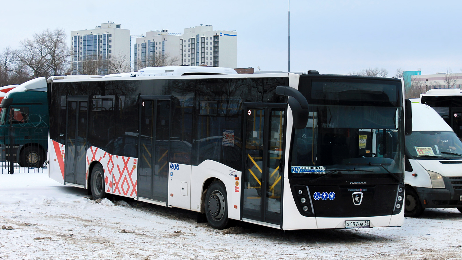 Belgorodi terület, NefAZ-5299-30-52 sz.: Х 197 ОА 31; Belgorodi terület, Sollers Bus B-BF (Ford Transit) sz.: Н 653 ТУ 31