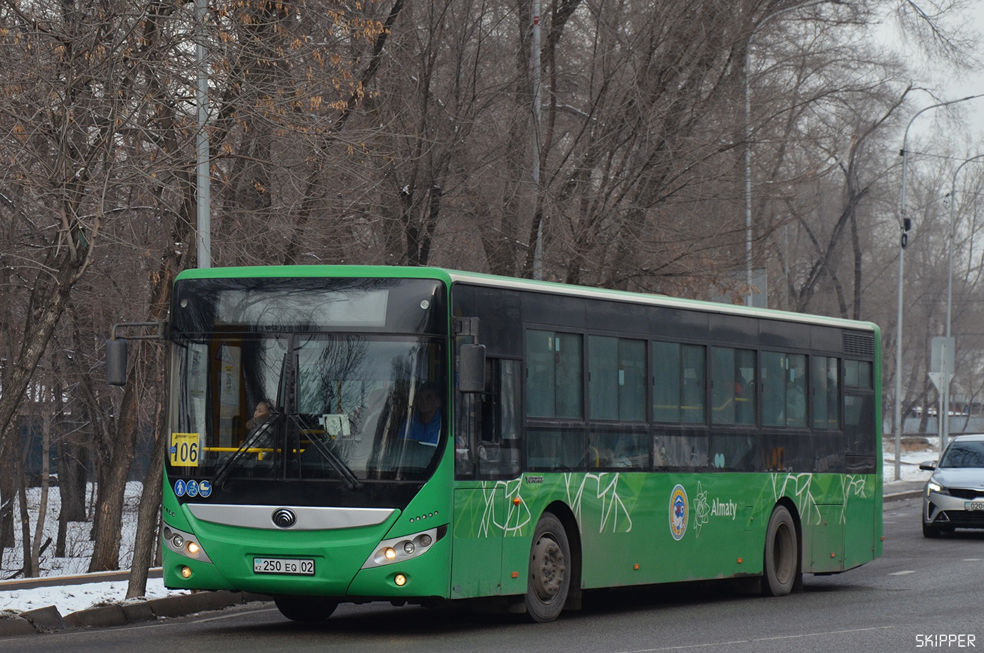 Алматы, Yutong ZK6118HGA № 250 EQ 02