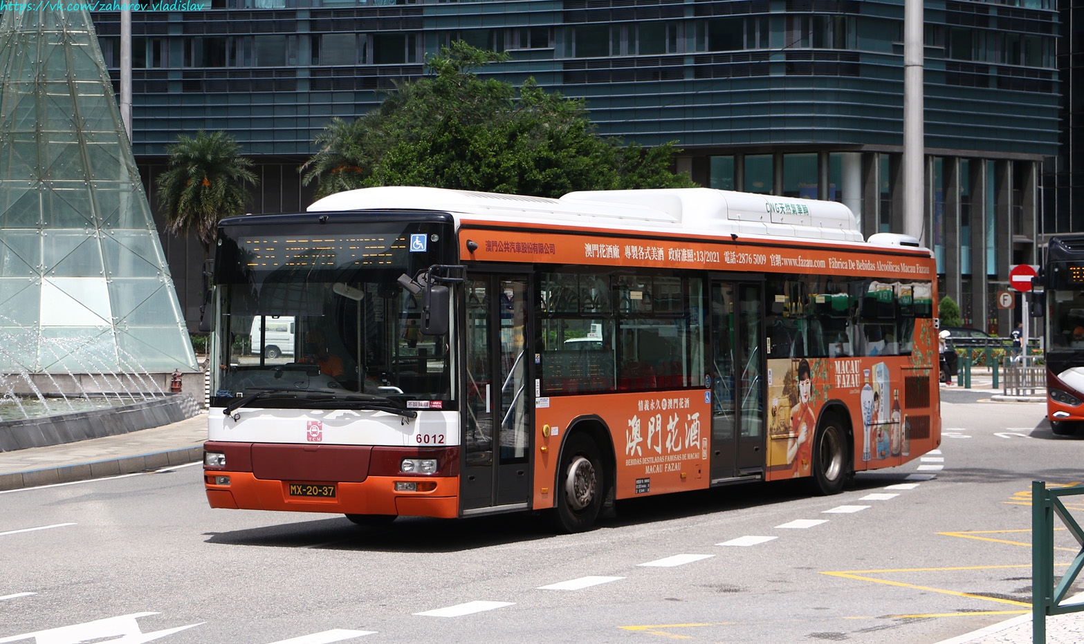 Китай, Yutong ZK6125HNG № 6012