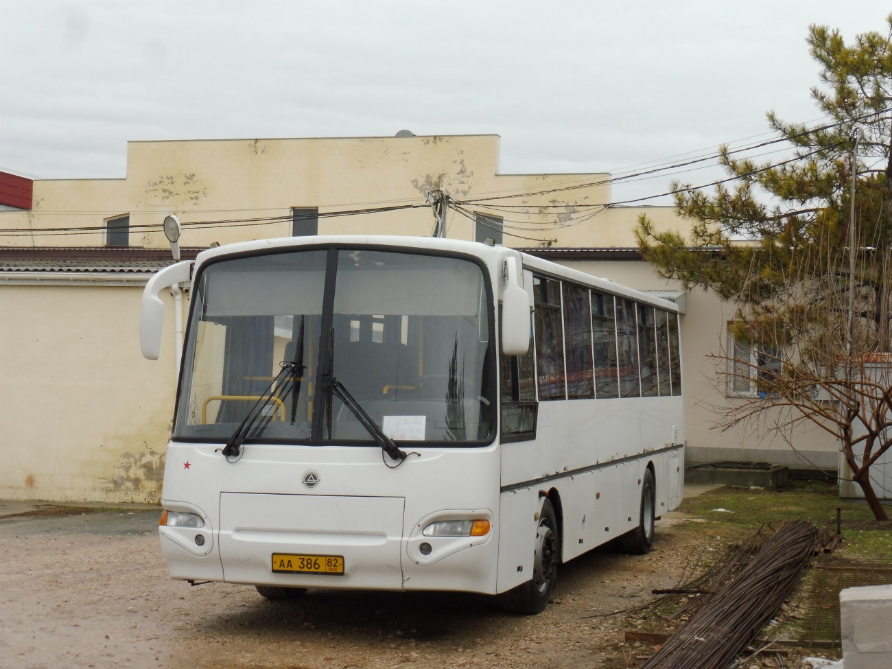 Республика Крым, КАвЗ-4238-61 № АА 386 82