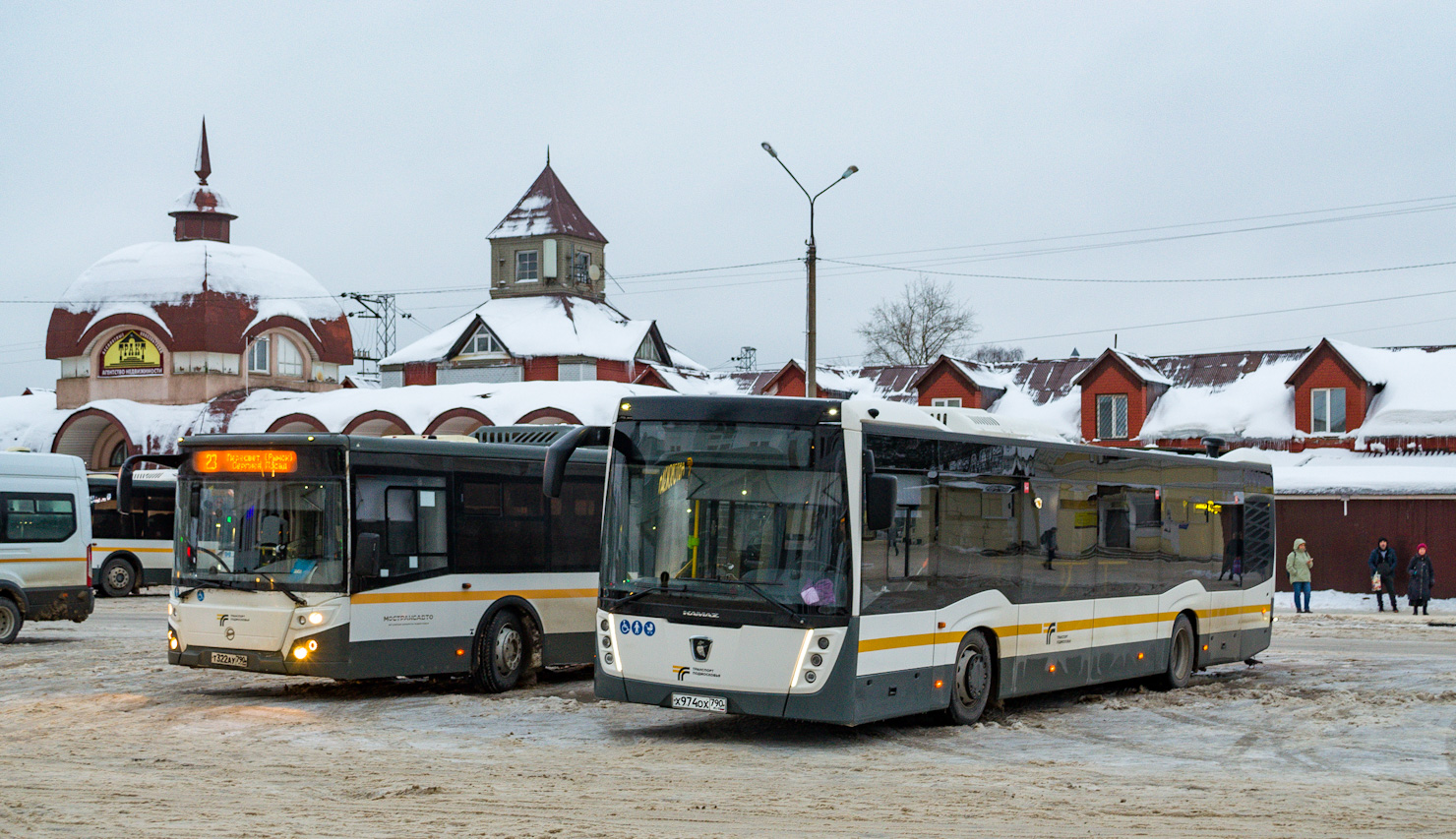 Moscow region, LiAZ-5292.65-03 # 107322; Moscow region, NefAZ-5299-40-52 # 107974