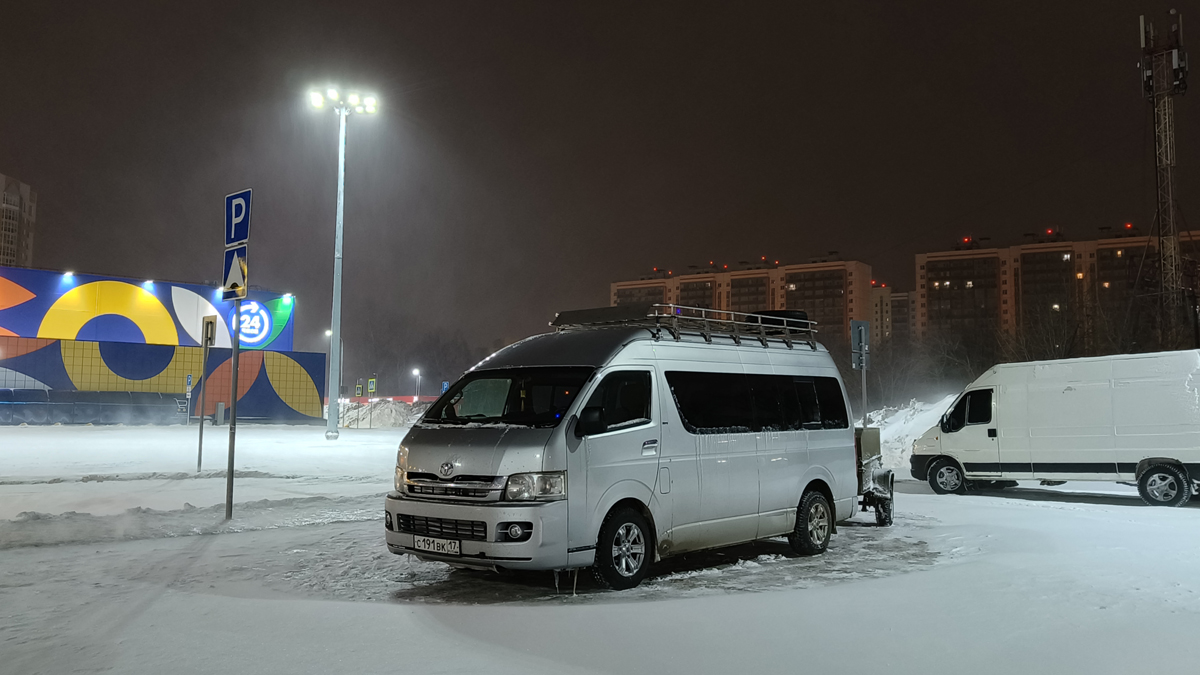 Тува, Toyota HiAce TRH223L № С 191 ВК 17
