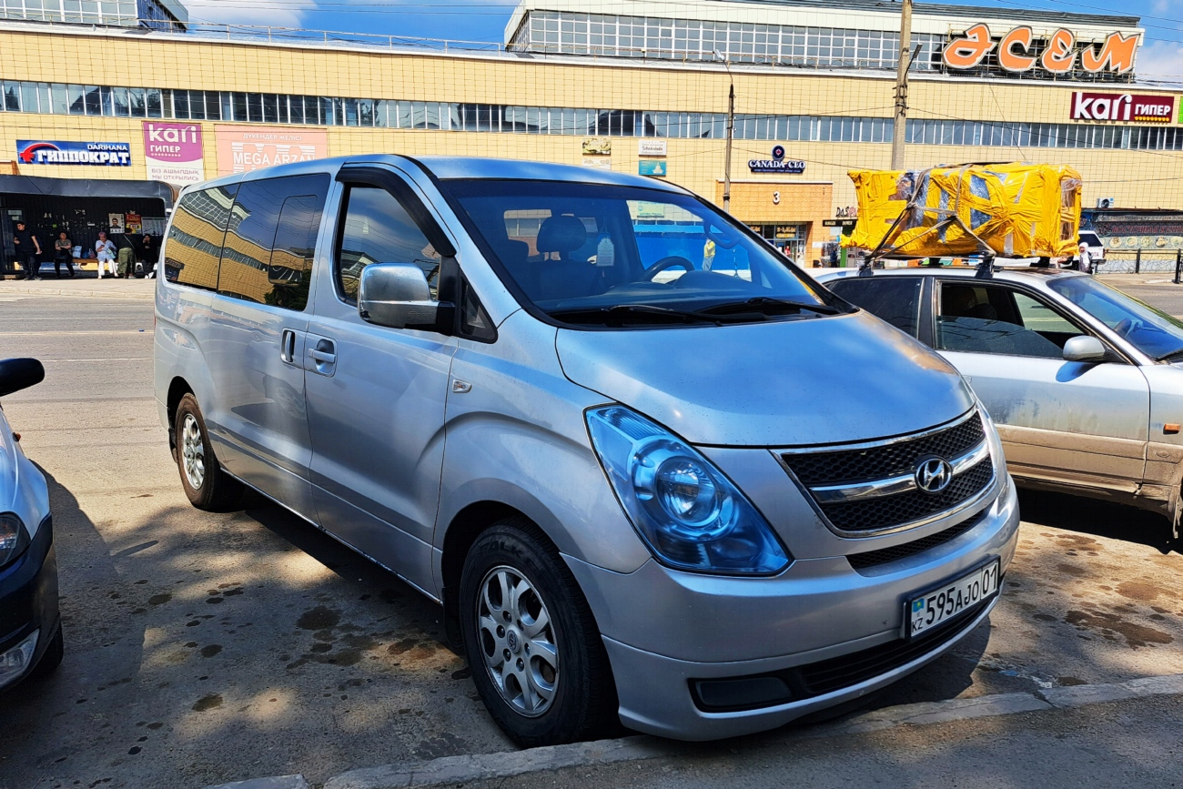 Астана, Hyundai Grand Starex № 595 AJO 01