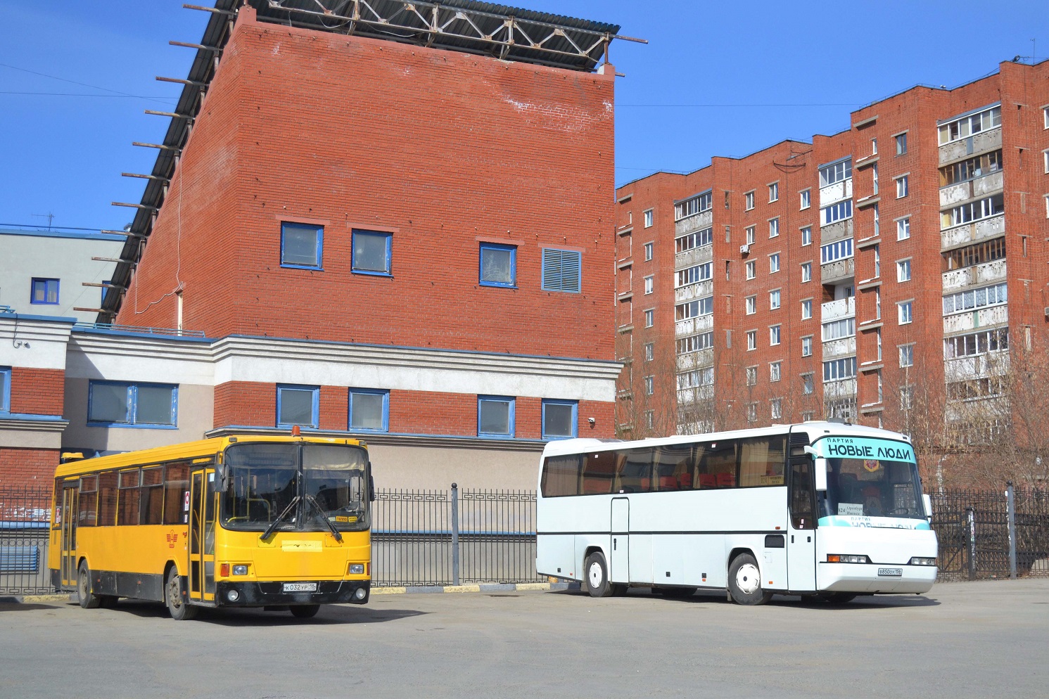 Удмуртия, ЛиАЗ-5256.53-01 № К 032 УР 18; Оренбургская область, Neoplan N316K Euroliner № В 850 ОУ 156 Удмуртия, ЛиАЗ-5256.53-01 № К 032 УР 18; Оренбургская область, Neoplan N316K Euroliner № В 850 ОУ 156