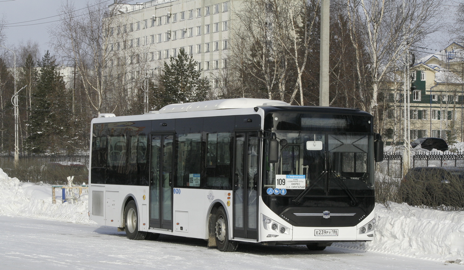 Khanty-Mansi AO, Zhong Tong LCK6105HG # Е 239 РУ 186