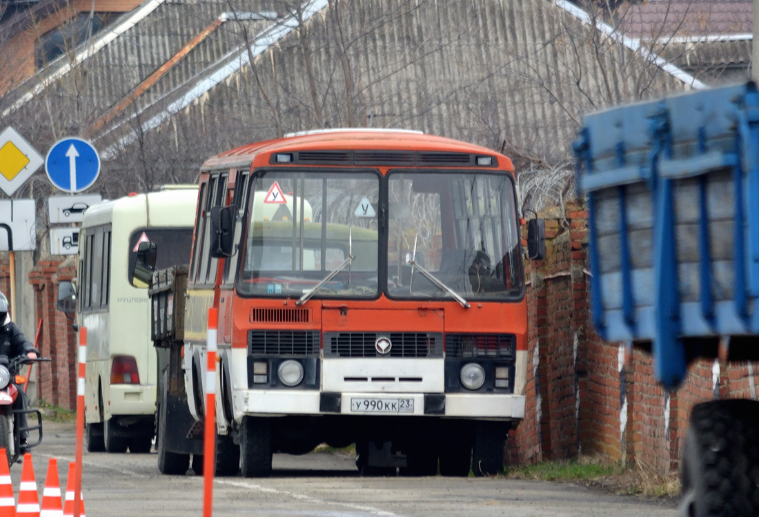 Краснодарский край, ПАЗ-3205 (00) № У 990 КК 23
