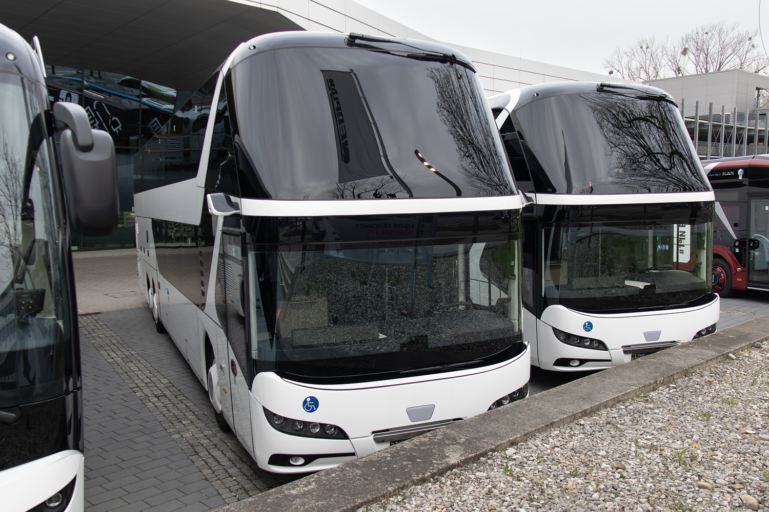 Баден-Вюртемберг, Neoplan P06 N1222/3L Skyliner L № UL-SC 2413; Бавария — Новые автобусы MAN / Neoplan