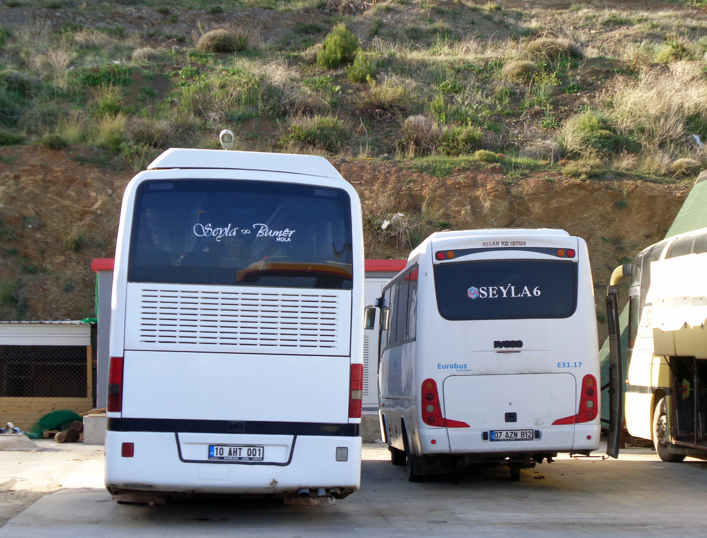 Türkei, Mercedes-Benz O403SHD Nr. 10 AHT 001; Türkei, Otoyol Eurobus E31.17 Nr. 07 AZN 812