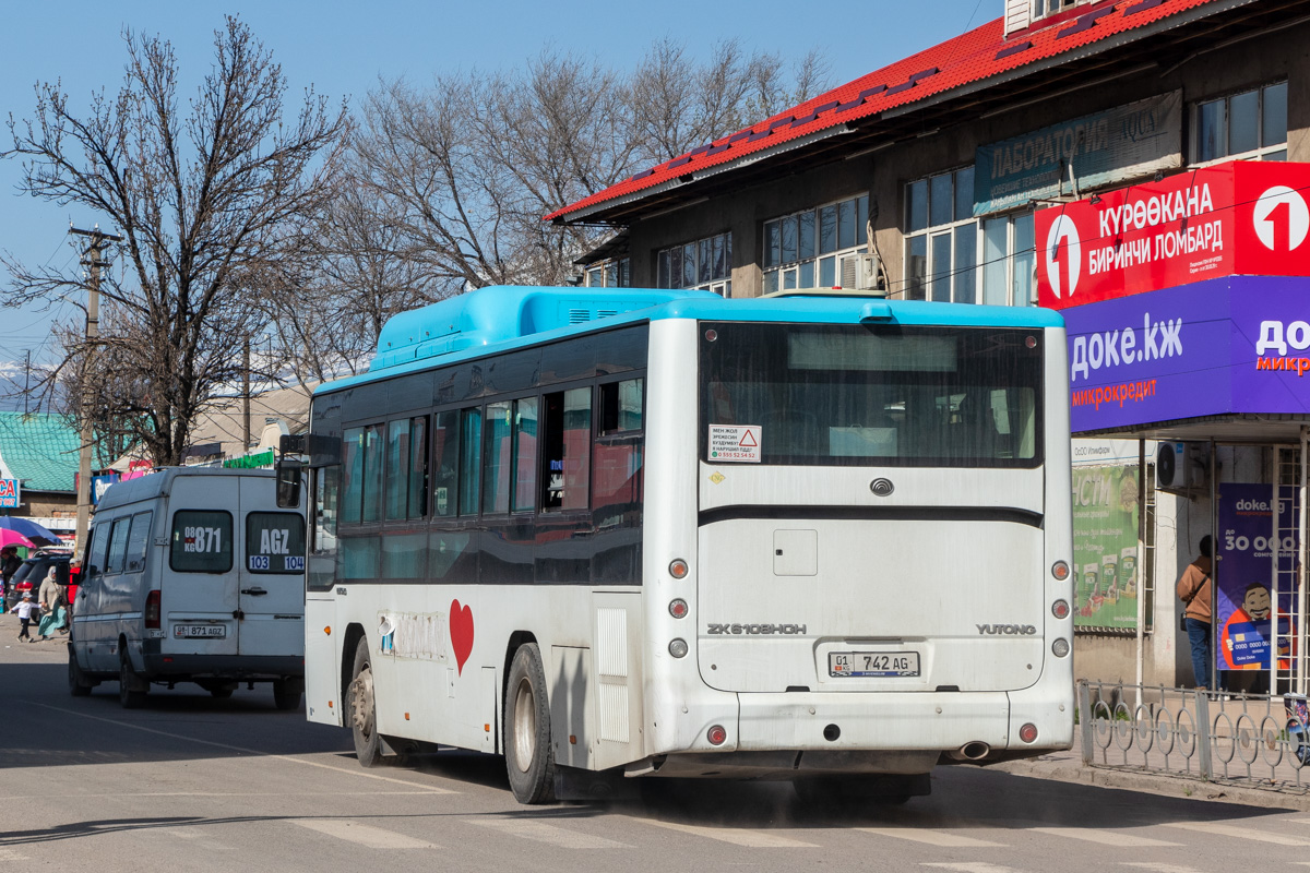 Кыргызстан, Yutong ZK6108HGH № 01 742 AG