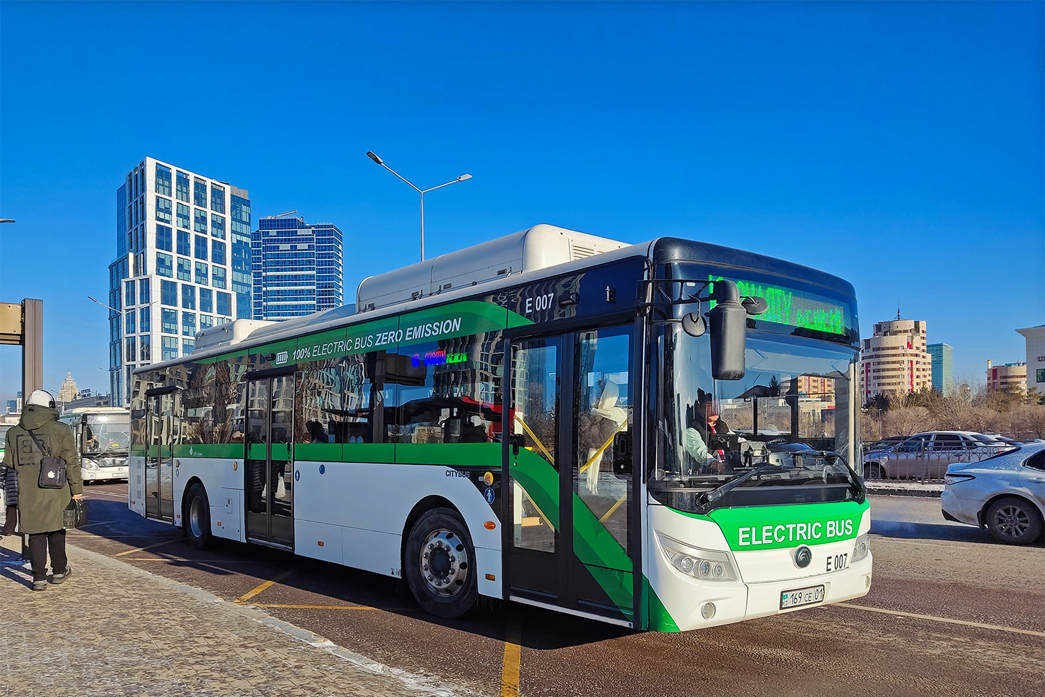 Астана, Yutong E12LF (ZK6128BEVG) (СарыаркаАвтоПром) № E007